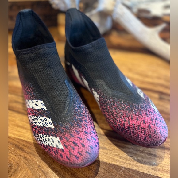 ADIDAS Predators - Picture 2 of 5